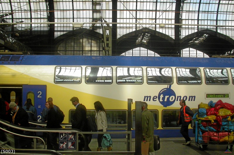 Sichtung 003.jpg - Doppelstockwagen der Bahngesellschaft metronom in Hamburg (personenwagen, privatbahn)